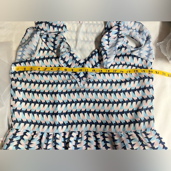 🛍️PARKER Navy,light blue & pink geometric print shoulder cutout blouse‎ size M. - Picture 13 of 14